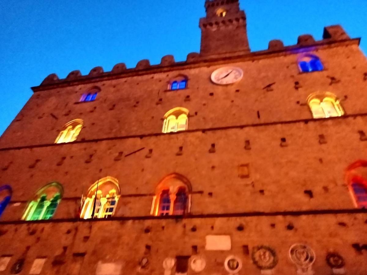 Appartamento il mandorlo nel centro di Volterra Esterno foto
