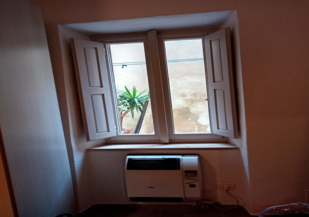Appartamento il mandorlo nel centro di Volterra Esterno foto